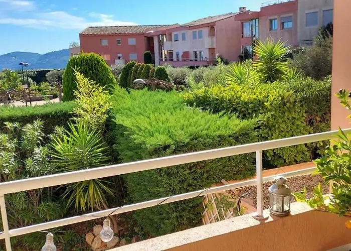 Chambre Lit 2 Personnes Dans Appartement Du Logeur